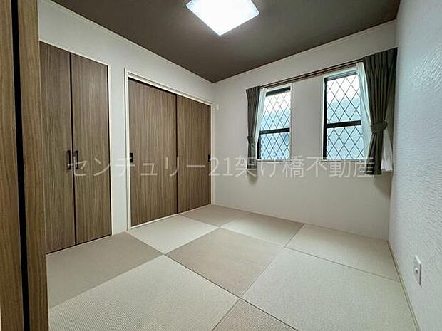 【和室4.5帖】LDK横の和室はお子様の遊び場や勉強スペース、客間としてもお使いいただけます◎