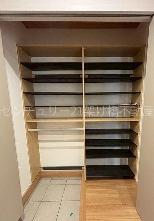 土間収納とシューズボックスがセットになっており、大容量◎