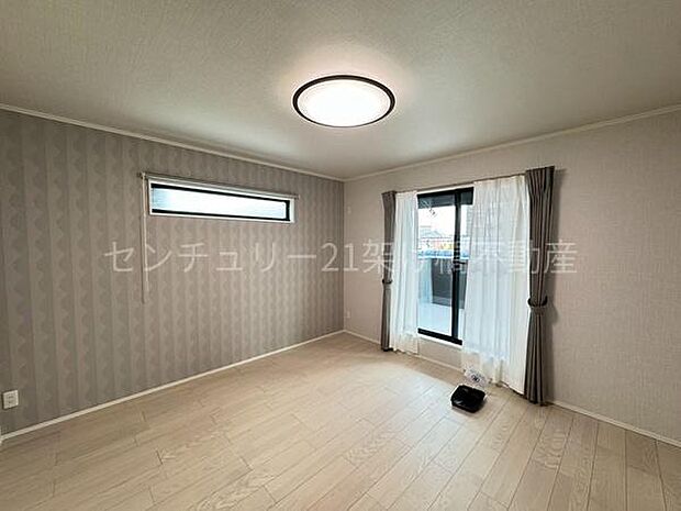 【2階　洋室　8帖】広々とした洋室は主寝室におすすめ！大容量ウォークインクローゼット付きです♪