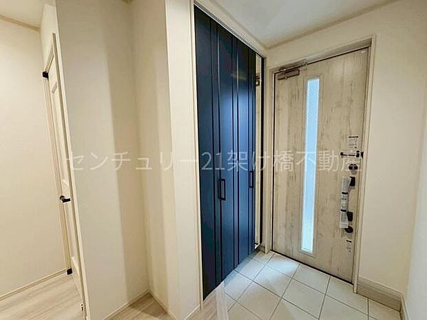 【玄関】シューズボックス、シューズインクローゼットつきで収納が豊富!