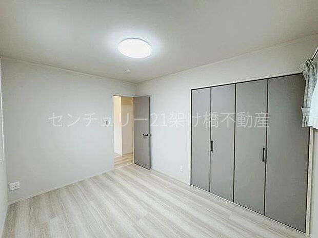 【2階 洋室 6帖】インテリアの映える白い洋室♪