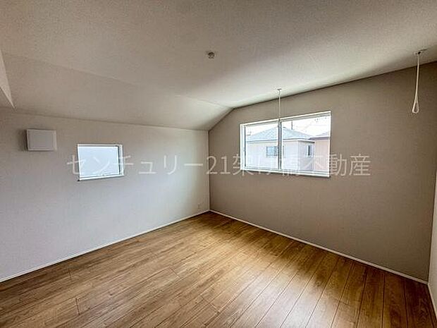 【2階　洋室　7.5帖】広々とした洋室は主寝室におすすめ！大容量ウォークインクローゼット付きです♪