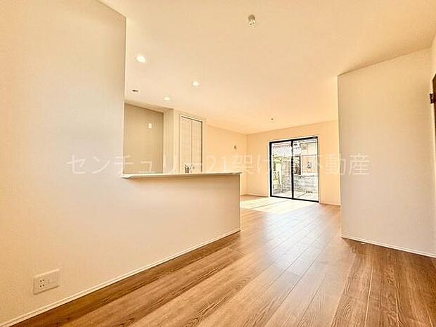 【ＬＤＫ　15.75帖】南向きの広々リビングです♪