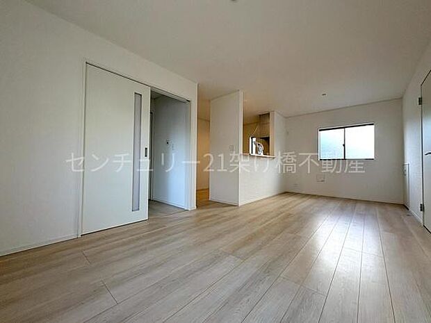 【LDK16.2帖】南向きの広々リビングです♪