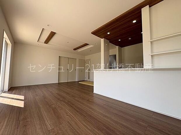 お洒落な広々19.25帖ＬＤＫ♪便利な収納豊富・隣接する和室つきです◎