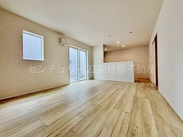 お料理をしながらリビングを見渡せる人気の縦型ＬＤＫ♪