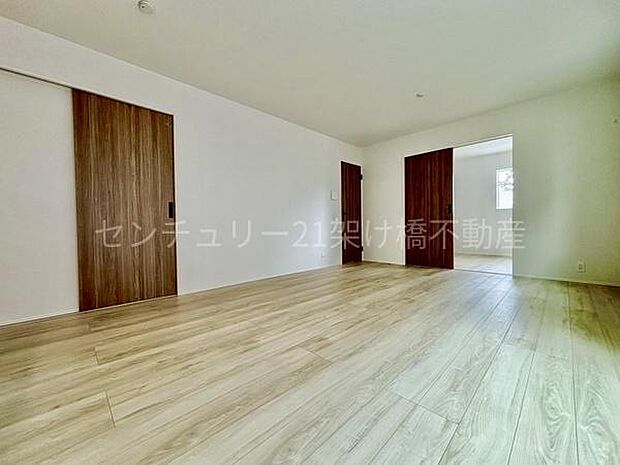 隣接する洋室を開ければより広々お使いいただけます。