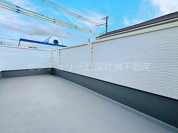 【南側バルコニー】日差しをたっぷり取り込む南面バルコニー♪