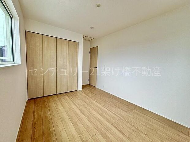 【2階　東側　洋室　6帖】木のぬくもりを感じる洋室♪