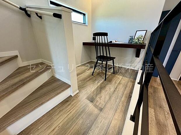 【ワークスペース】LDK横のワークスペース♪カウンターにコンセントが付いており便利です◎