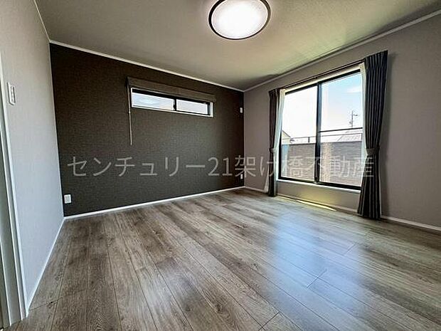 【洋室8帖】バルコニーに面した広々洋室は主寝室にぴったり◎