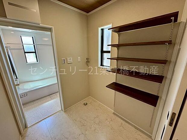 【脱衣所】小さなお子様がいるご家庭に嬉しい広々とした脱衣所♪