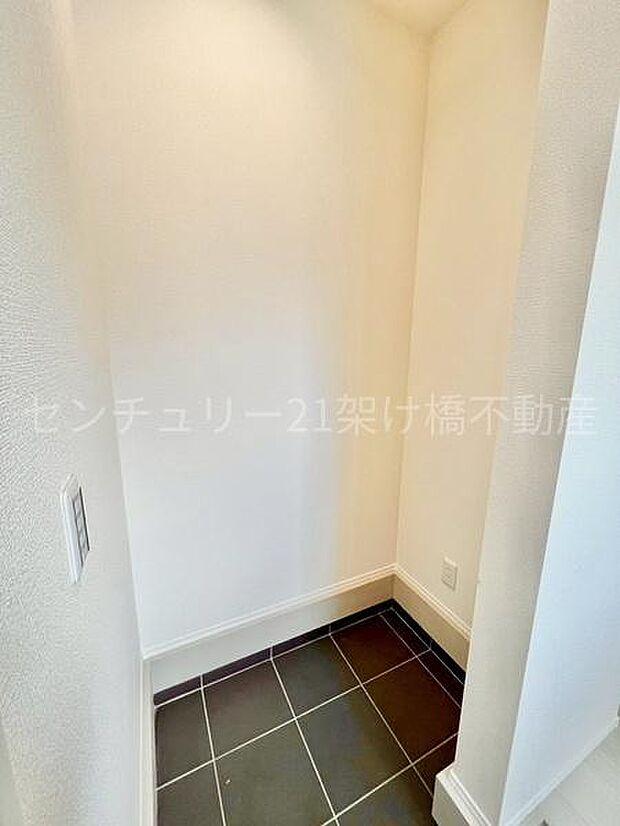 【土間収納】土汚れの気になるアウトドア用品なども収納可能です◎