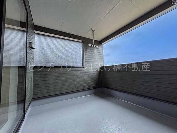 南東向きインナーバルコニーで雨の日も安心！広々としたインナーバルコニーは、お洗濯だけでなく憩いの場としても◎