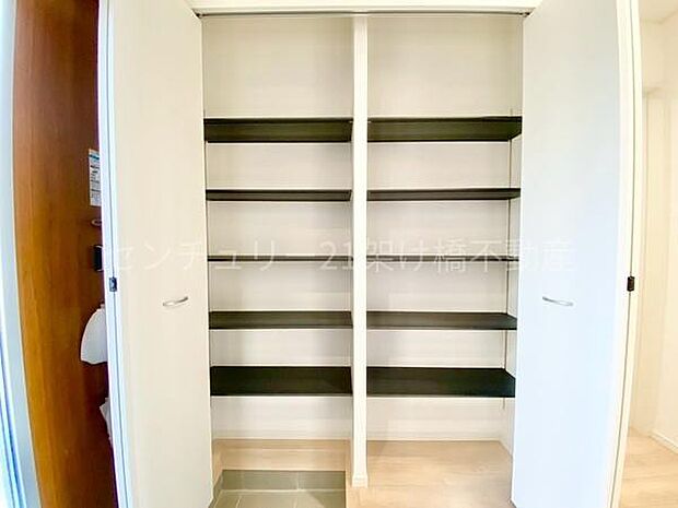 【玄関 収納】トールサイズの可動棚でたっぷり収納♪