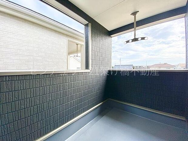 【南側バルコニー】日差しをたっぷり取り込む南面バルコニー♪雨の日も安心なインナーバルコニーです。