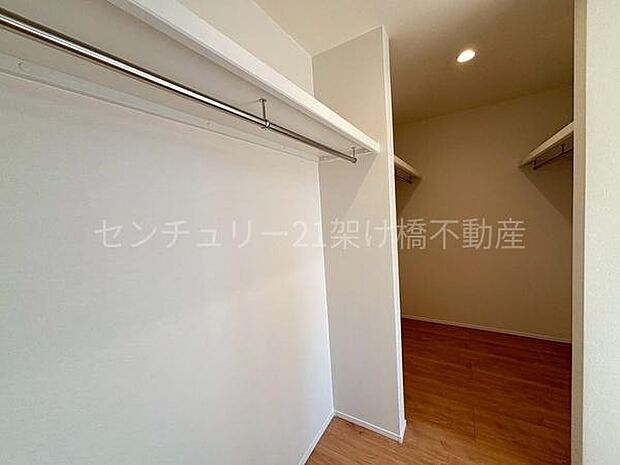 【洋室8.2帖ウォークインクローゼット】広々4帖のウォークインクローゼット！