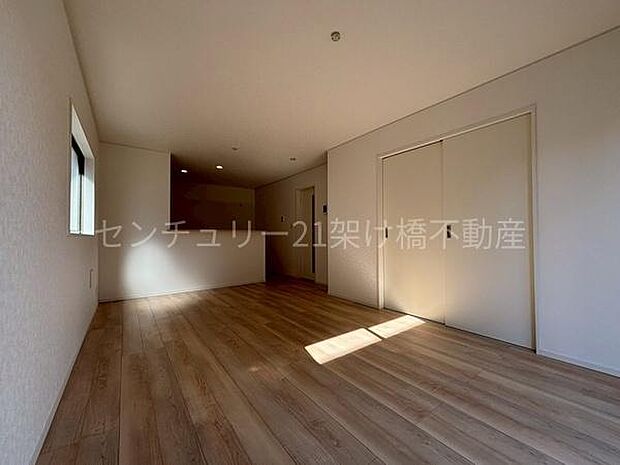 【ＬＤＫ16帖】お料理をしながらリビングを見渡せる人気の縦型ＬＤＫ♪