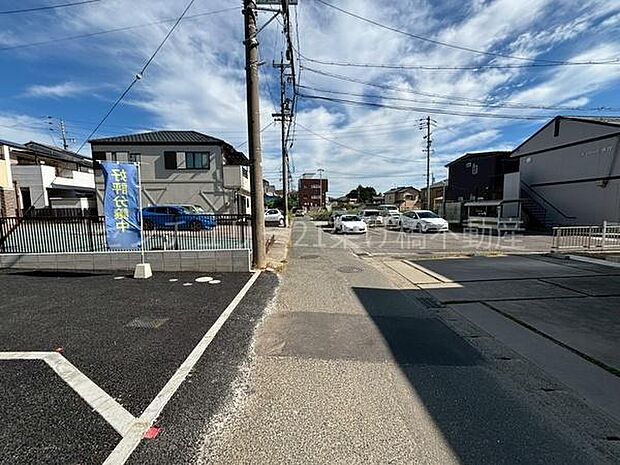 南西側公道幅員約4ｍ