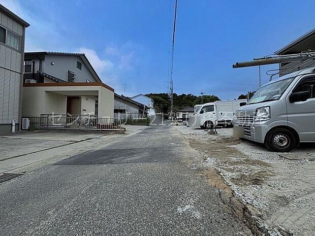 南西側公道幅員約4ｍ