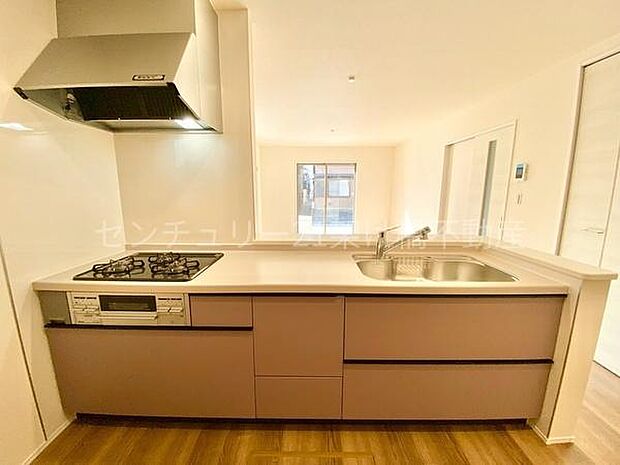 【システムキッチン】三口コンロ、グリル、浄水器付きシンクでお料理が捗ります♪