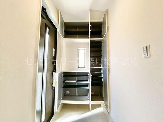 【玄関】トールサイズのシューズボックスでたっぷり収納◎