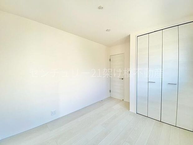 【2階　洋室　5.44帖】インテリアの映える白い洋室♪