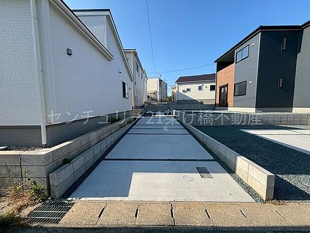 駐車場縦列2台可能です♪