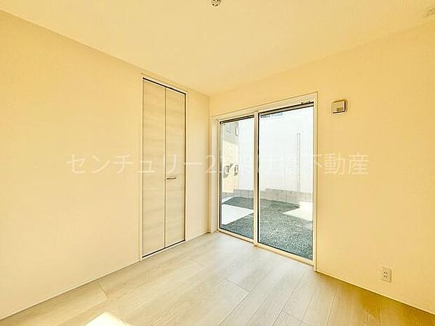 リビング横4.5帖洋室