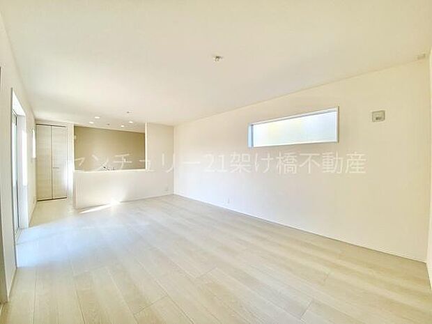 【ＬＤＫ 17.75帖】お料理をしながらリビングを見渡せる人気の縦型LDK。