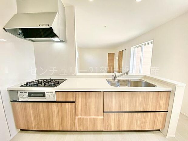 【システムキッチン】三口コンロ、グリル、浄水器付きシンクでお料理が捗ります♪