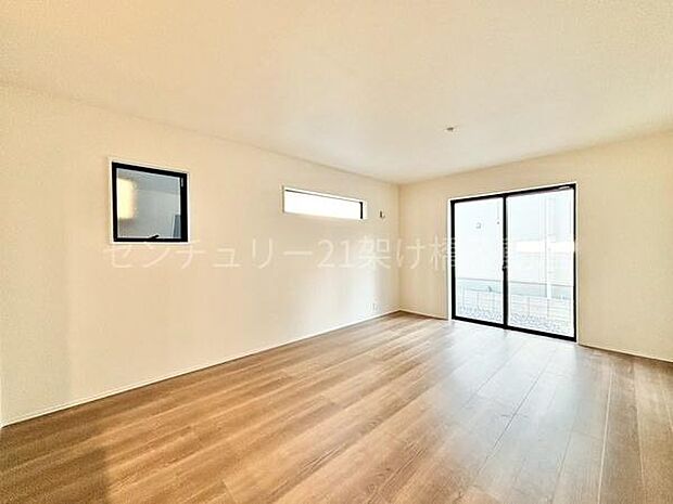 【ＬＤＫ 16帖】別角度南向きで明るいリビングです。