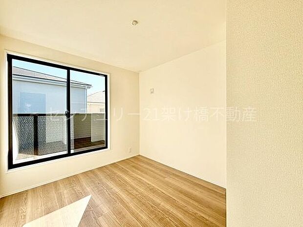 【2階　バルコニー側　洋室　5.06帖】同じ大きさのお部屋を2部屋ご用意しております。こちらもウォークインクローゼット付きで、子供部屋におすすめ♪