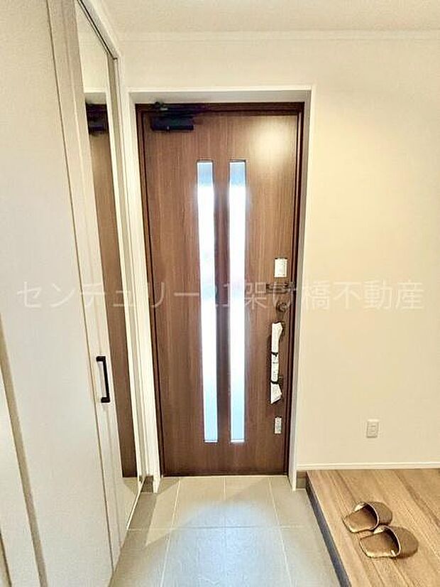 壁面に大容量のシューズボックス付き!