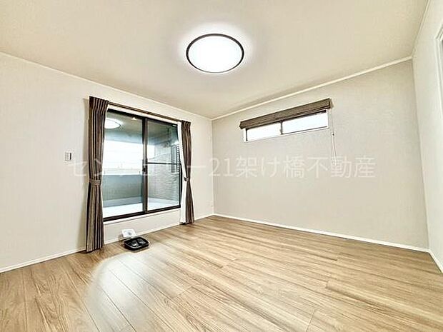 【2階　南洋室 8帖】バルコニーに面した洋室♪主寝室にぴったりです◎