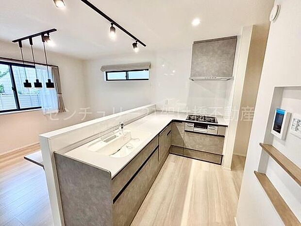 使い勝手の良いＬ型の対面式システムキッチン♪