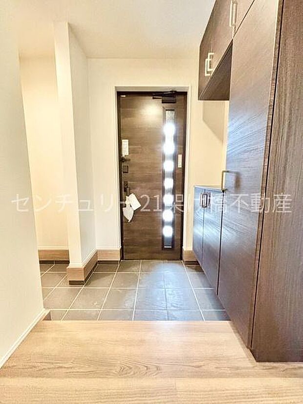 【玄関】土間収納付きで広々と使える玄関です◎