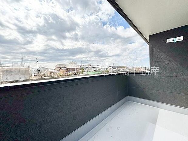 【南向きバルコニー】