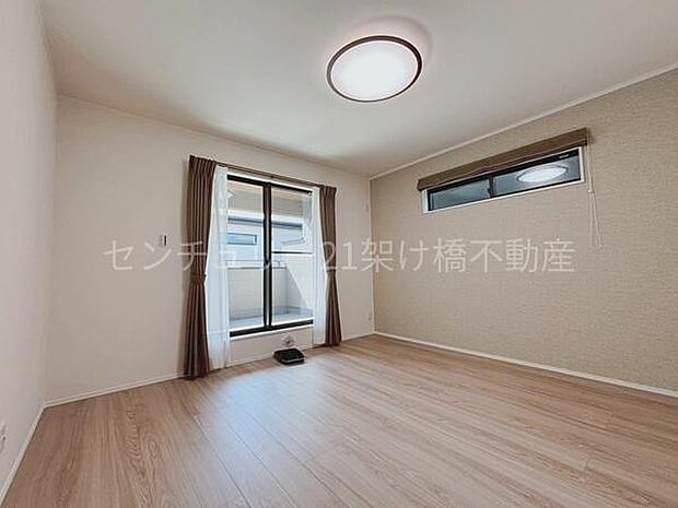 【2階 南洋室 8帖】バルコニーに面した洋室♪主寝室にぴったりです◎