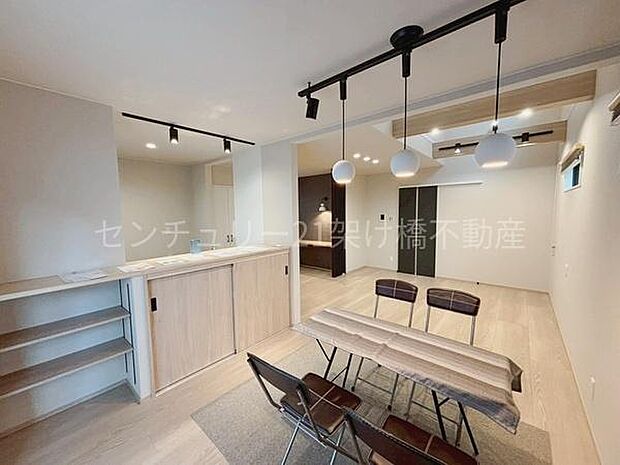 【ＬＤＫ　20帖】吹抜けのある南向きの広々リビングです！