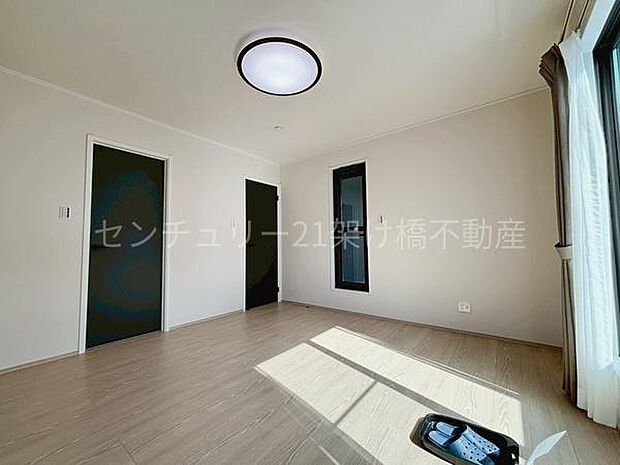 【2階 南洋室 8帖】バルコニーに面した洋室♪主寝室にぴったりです◎