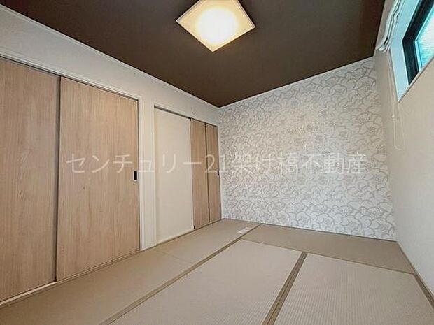 【1階 和室 6帖】玄関横にある和室は急な来客時にも安心!!