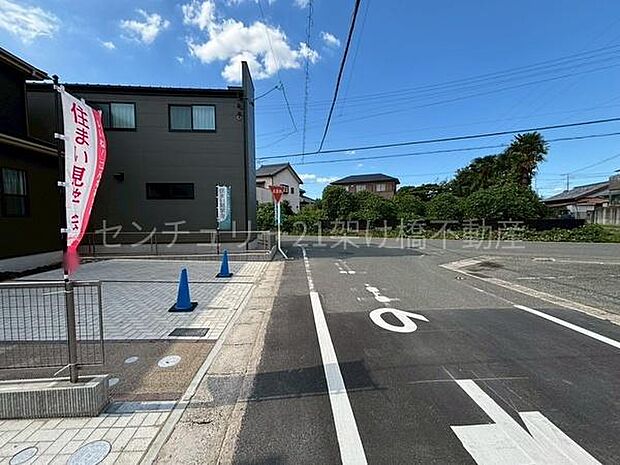 北側公道約6ｍあり、駐車も楽々◎