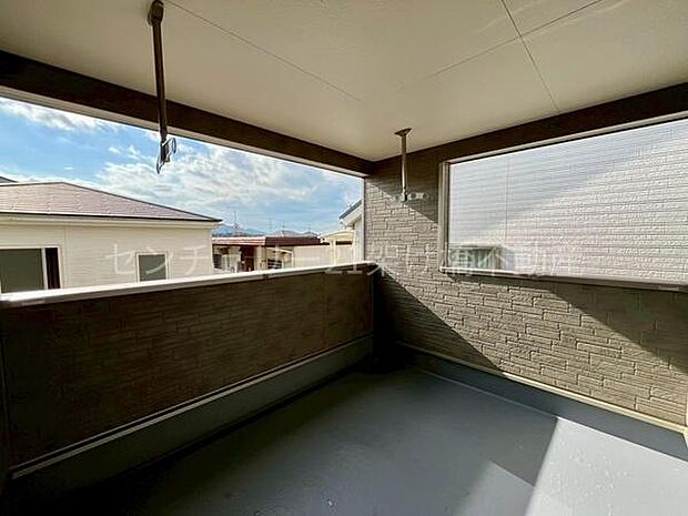 【南側バルコニー】日差しをたっぷり取り込む南面バルコニー♪雨の日も安心なインナーバルコニーです。