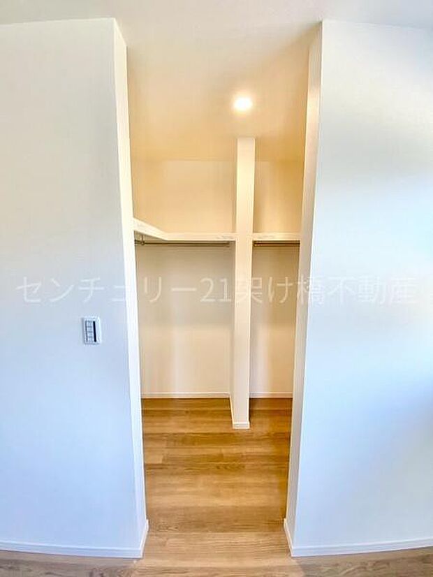 【洋室 7.38帖】収納ご夫婦で左右で分けてお使いいただけます♪季節物の収納も安心です◎