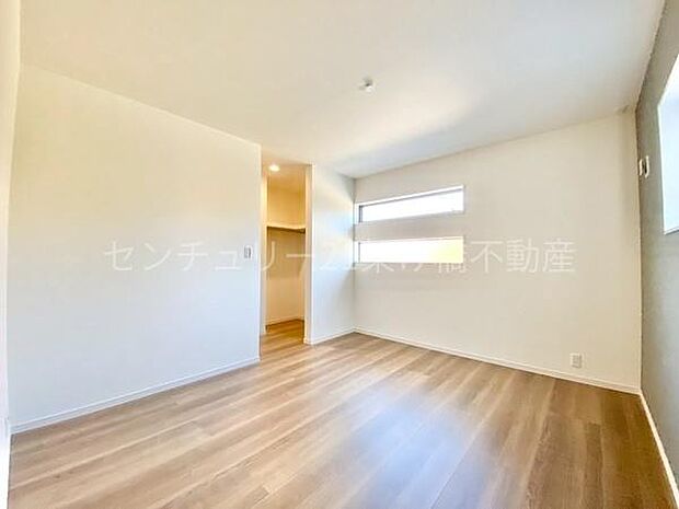 【洋室 7.38帖】主寝室におすすめなこちらの洋室は大容量ウォークインクローゼットつき!