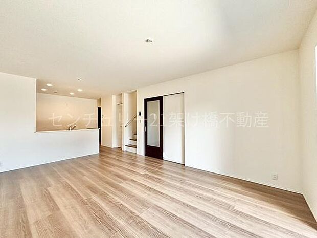 【LDK 18.25帖】南向き2面採光で明るいLDK