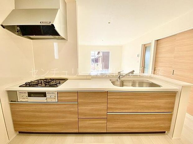 【システムキッチン】三口コンロ、グリル、浄水器付きシンクでお料理が捗ります♪