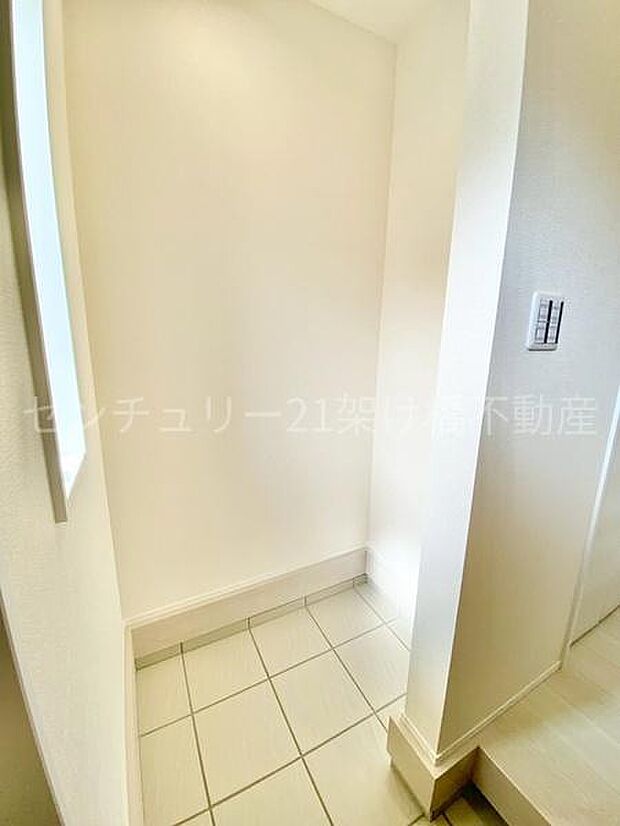 【土間収納】お履き物だけでなく趣味のグッズの収納にも◎