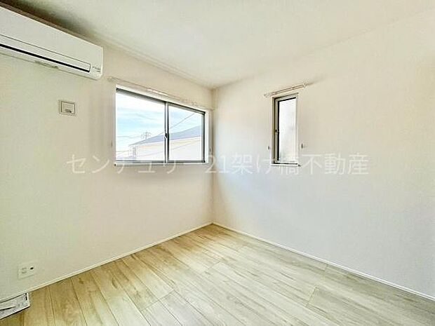 【2階　西側洋室　5.2帖】エアコン付きです